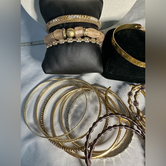 Large group of goldtone neutral style bracelets - Picture 6 of 6